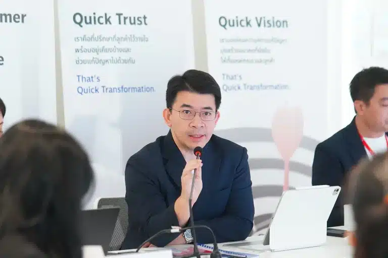 คุณไพศาล แซ่ลี้กำลังให้ข้อมูล